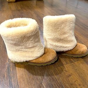 UGG Shearling Maylin boots- Chestnut